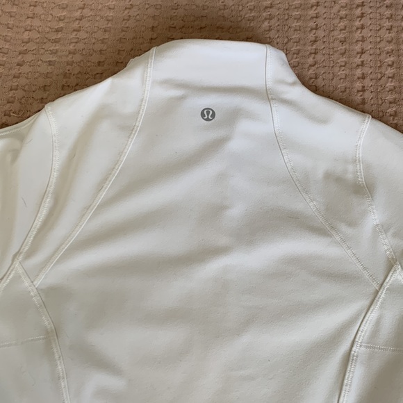 Lululemon jacket. Size 8 - Picture 4 of 6